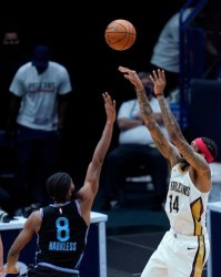  小萨博尼斯全能发挥国王客场力克活塞止连败