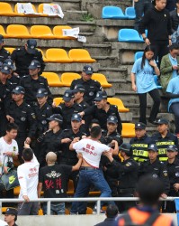  都灵德比战平局收场双方球迷爆发冲突  