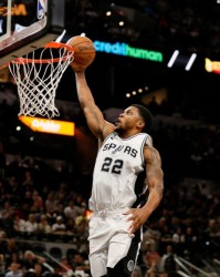  库里三分雨浇灭太阳，勇士主场轻取西部榜首