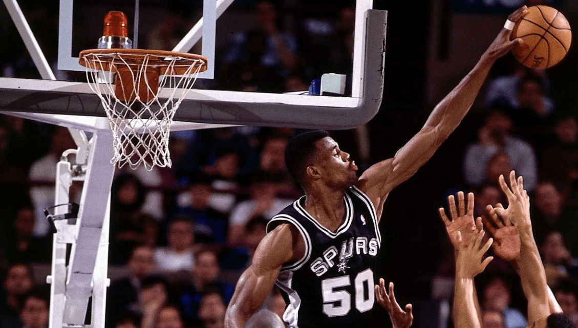  马刺青年军敢打敢拼险胜爵士终结四连败