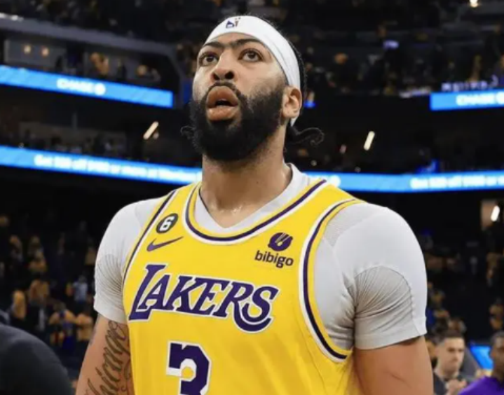  浓眉哥统治内线湖人主场轻取猛龙获四连胜