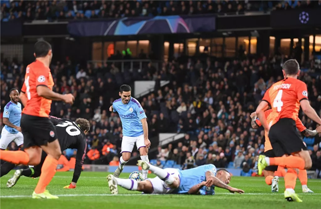  马赫雷斯点射曼城客场险胜伯恩利延续卫冕脚步  